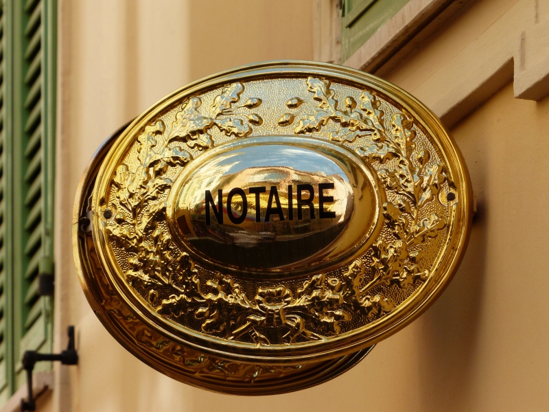 notaire-TARADEAU-min_advertising-golden-metal-money-lighting-brass-1013060-pxhere.com